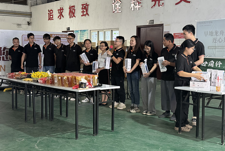 旱地龙舟迎端午,连心聚力促发展