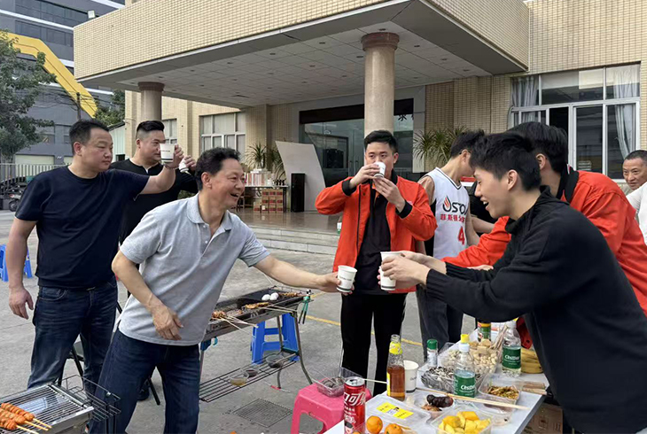 菲思顿圆满举办冬日烧烤团建活动